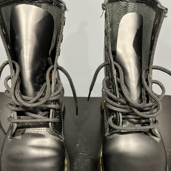 Dr Martens sz 7 like new, worn twice - Picture 14 of 16